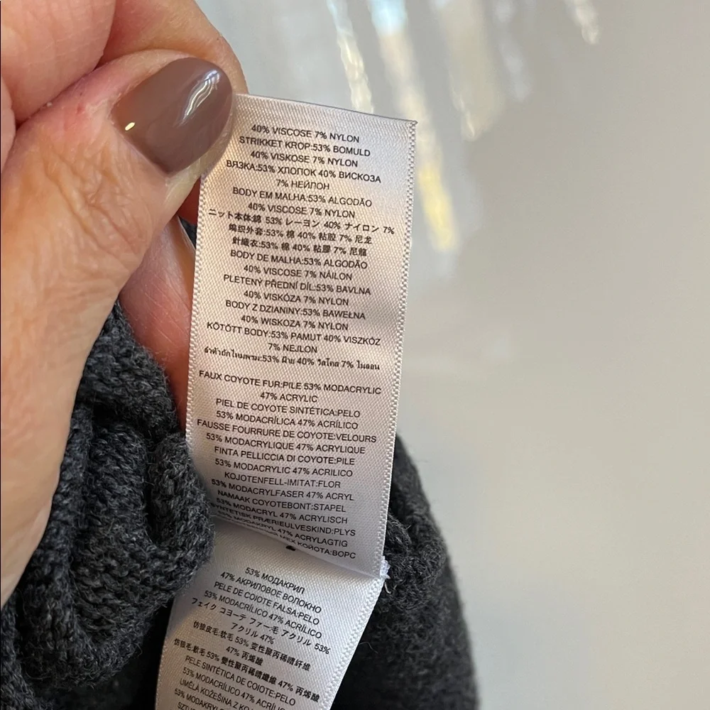 MICHAEL KORS NWOT Charcoal Grey Knit Poncho Sweater Scarf, Size M - Picture 9 of 10